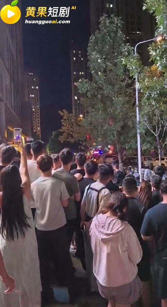 济南华山环宇金街17号楼惨案 女友出轨被桶 男主砍死第三者后跳楼自杀