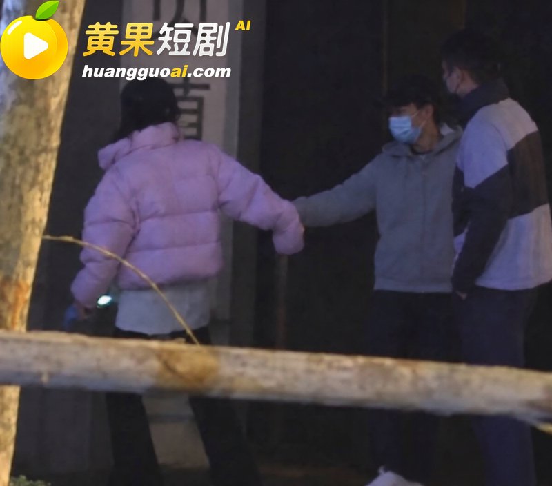 德云少班主 郭麒麟 与蒋依依恋情曝光 街头醉吻不雅视频流出 老郭有希望抱孙子