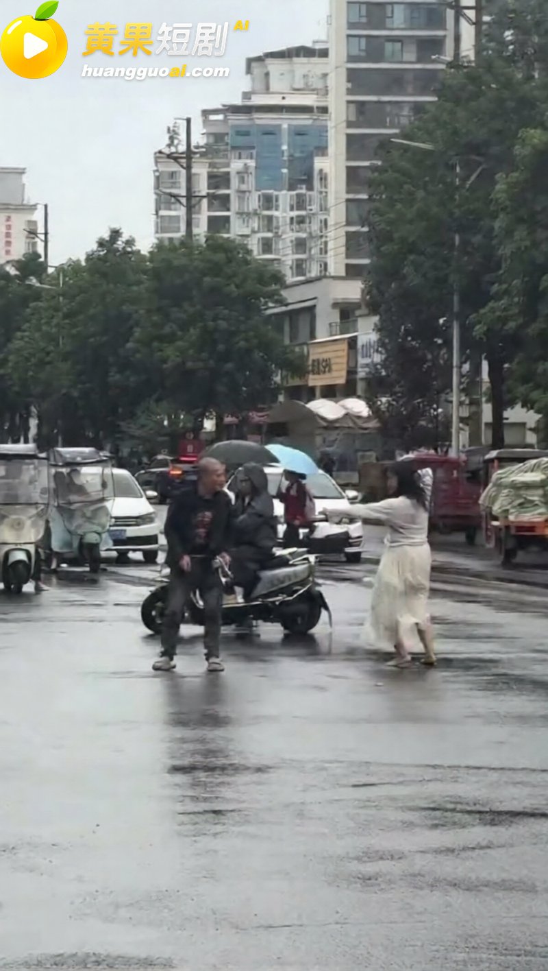 这是什么龟男 四川遂宁 中年夫妻雨中街头秀真爱 你想听那个爱情故事吗