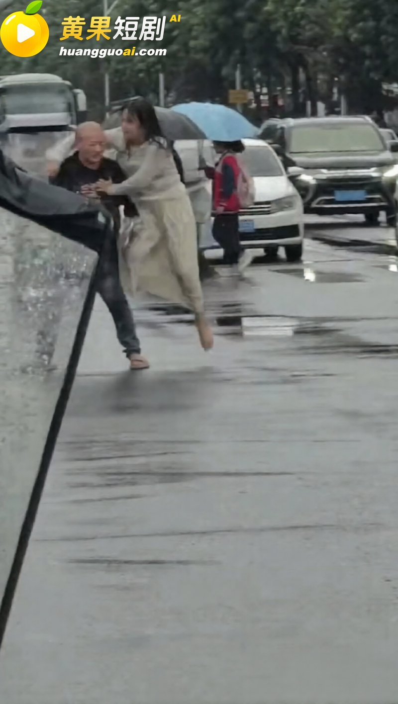 这是什么龟男 四川遂宁 中年夫妻雨中街头秀真爱 你想听那个爱情故事吗