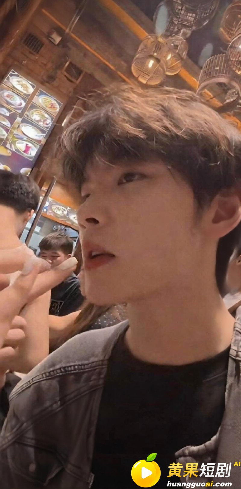 前LOL职业选手电棍再曝被绿 女友蒙蒙与阿鱼拍情侣视频