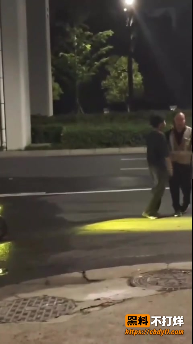 精神小伙与代驾之间的事 疑似代驾受伤严重 当事人发文已和解无人死亡