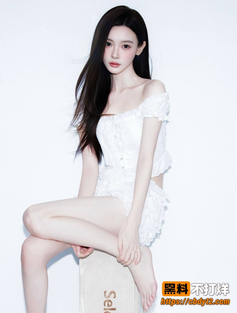 邓紫棋深圳演唱会情侣躲镜头引热搜 百万粉美妆博主李艾琳被扒约会分公司当小三 疑似不雅视频流出