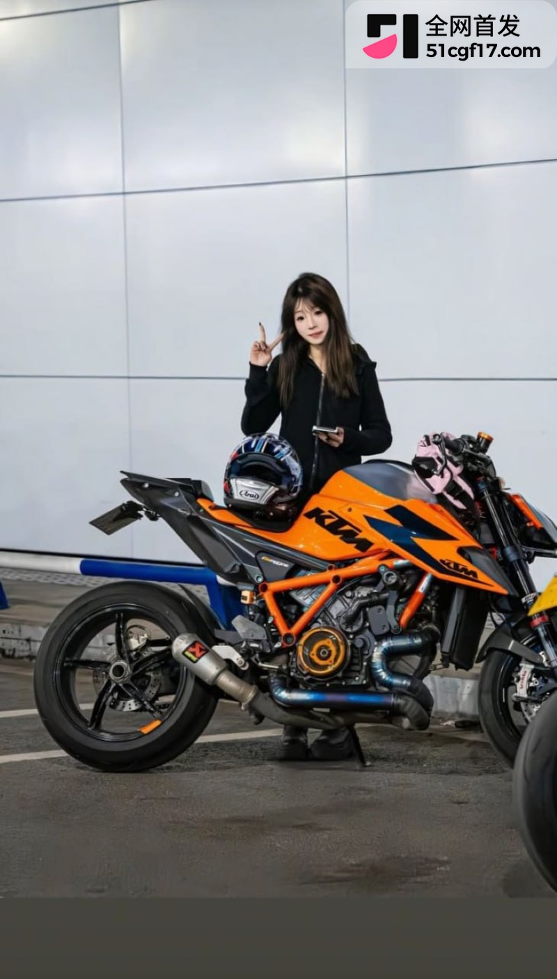 重庆女骑笨笨 陈思颖 再上热搜 摩博会借排气管剐蹭逃逸 私密视频被齐爆