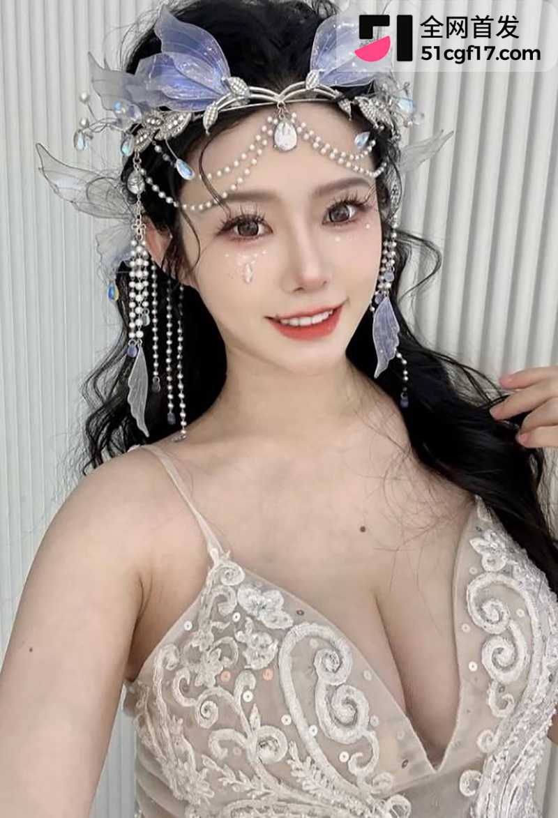 绝美女演员 李凯诗 被金主训成母狗 无套后入炮机轰穴 双洞齐开极度淫贱