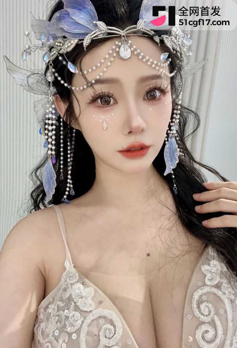 绝美女演员 李凯诗 被金主训成母狗 无套后入炮机轰穴 双洞齐开极度淫贱