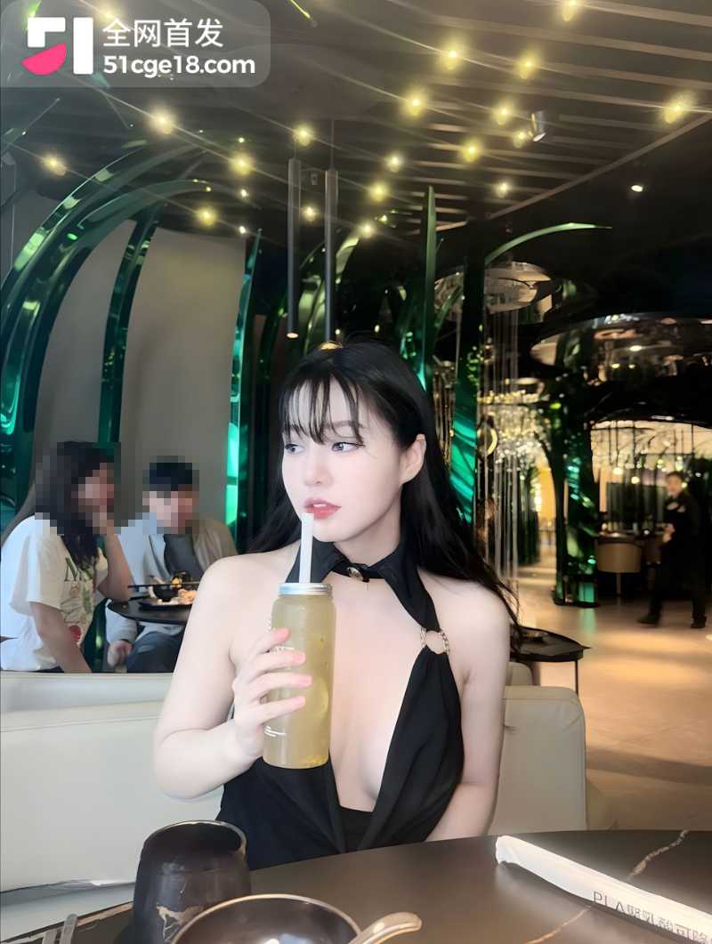 神似 Lisa 的御姐名媛约啪金主 一线天美鲍被大鸡巴插满 肛塞调教打破高冷面具