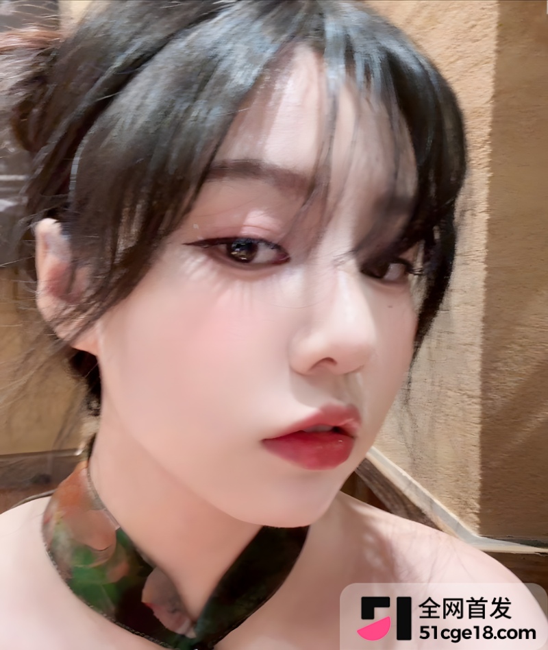 神似 Lisa 的御姐名媛约啪金主 一线天美鲍被大鸡巴插满 肛塞调教打破高冷面具