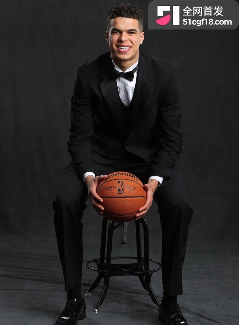 NBA球星 迈克尔波特 私信约炮台北人妖 三年后播客称是对方倒贴 被怒曝性爱视频！