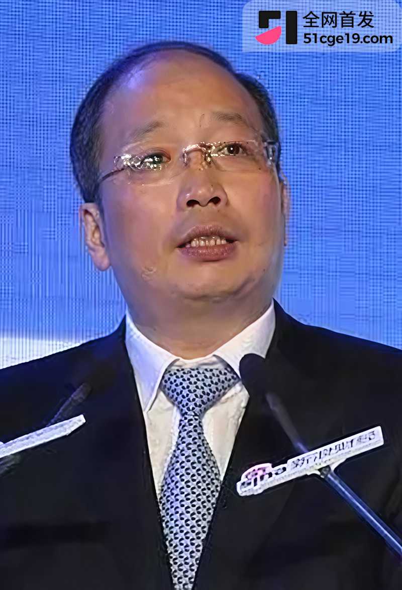 原证监会主席 易会满 被公诉 大肆贪腐与73名女性搞权色交易 双飞私拍全网疯传